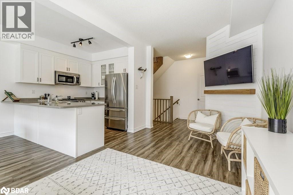 383 Dundas Street E Unit# 34, Waterdown, ON - Indoor Photo Showing Kitchen With Stainless Steel Kitchen With Upgraded Kitchen