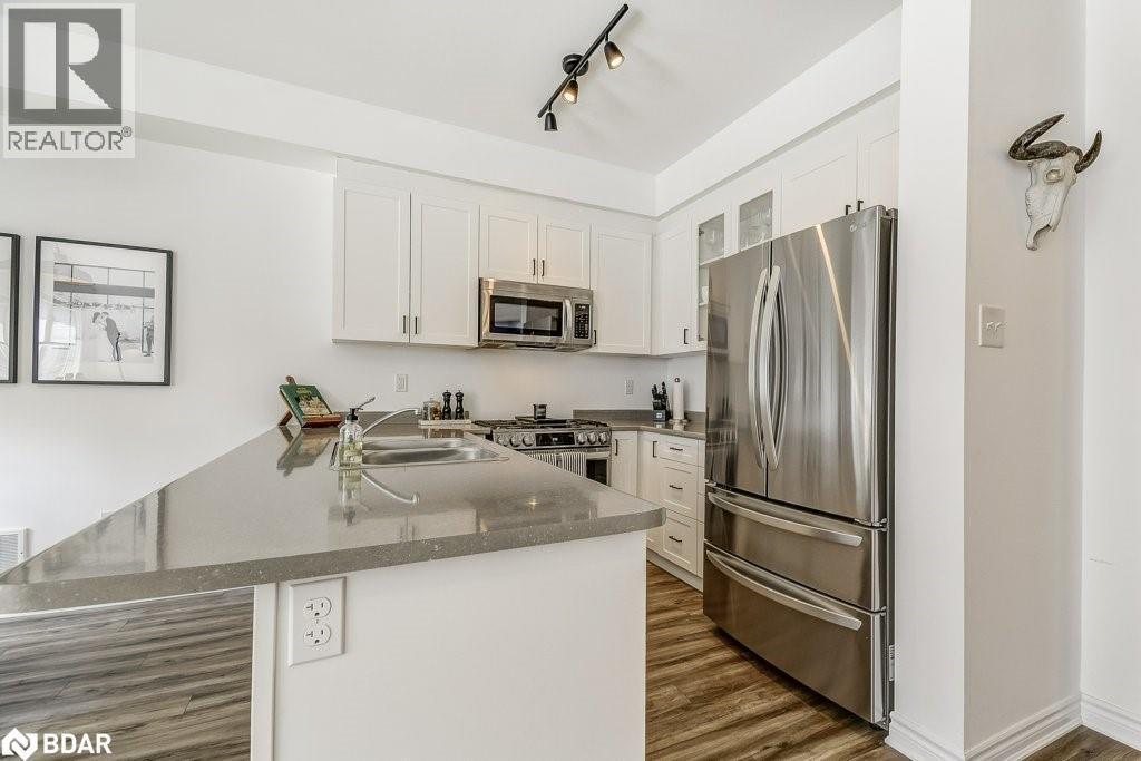 383 Dundas Street E Unit# 34, Waterdown, ON - Indoor Photo Showing Kitchen With Stainless Steel Kitchen With Double Sink With Upgraded Kitchen