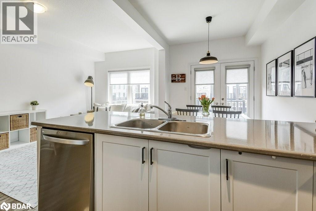 383 Dundas Street E Unit# 34, Waterdown, ON - Indoor Photo Showing Kitchen With Double Sink