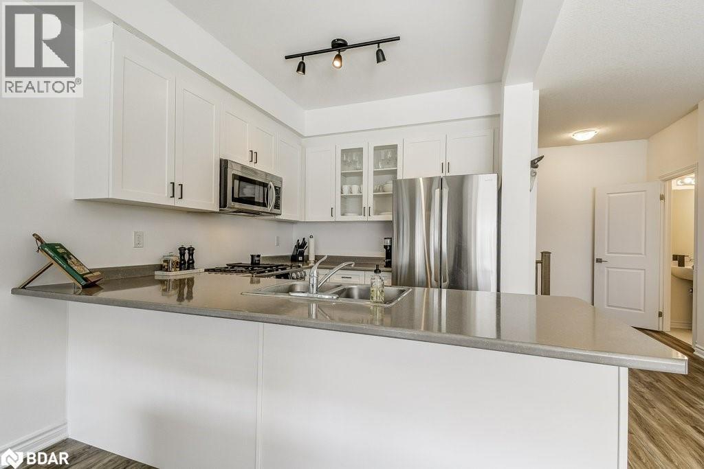 383 Dundas Street E Unit# 34, Waterdown, ON - Indoor Photo Showing Kitchen With Stainless Steel Kitchen With Double Sink With Upgraded Kitchen