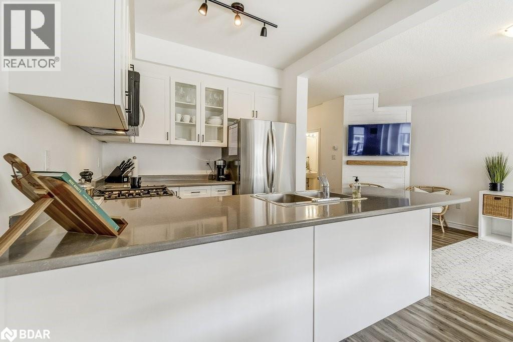 383 Dundas Street E Unit# 34, Waterdown, ON - Indoor Photo Showing Kitchen With Stainless Steel Kitchen With Double Sink With Upgraded Kitchen