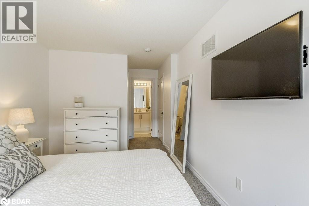 383 Dundas Street E Unit# 34, Waterdown, ON - Indoor Photo Showing Bedroom