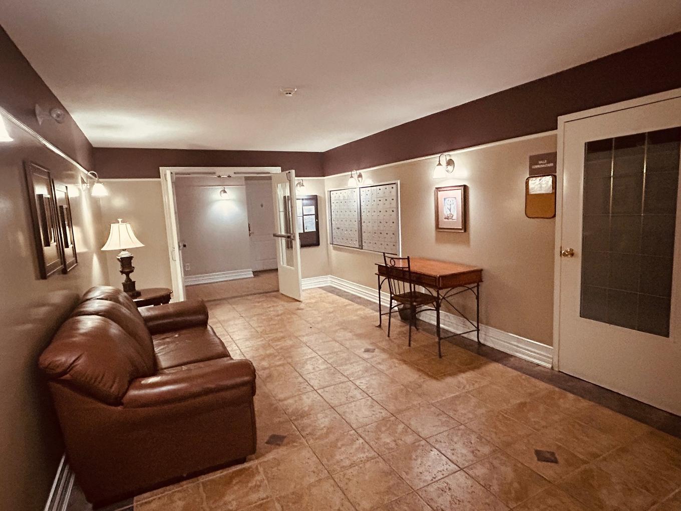 Salon - 409-525 Boul. De La Gappe, Gatineau (Gatineau), QC - Indoor