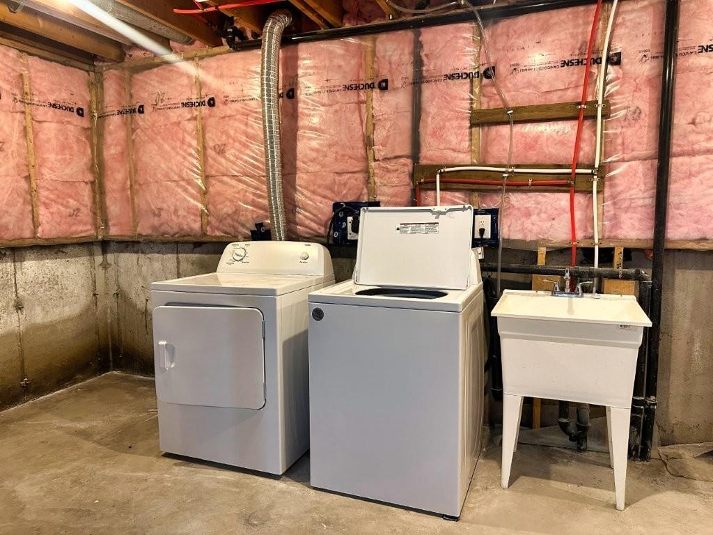 64 Parkway Place, Terrace Bay, ON - Indoor Photo Showing Laundry Room