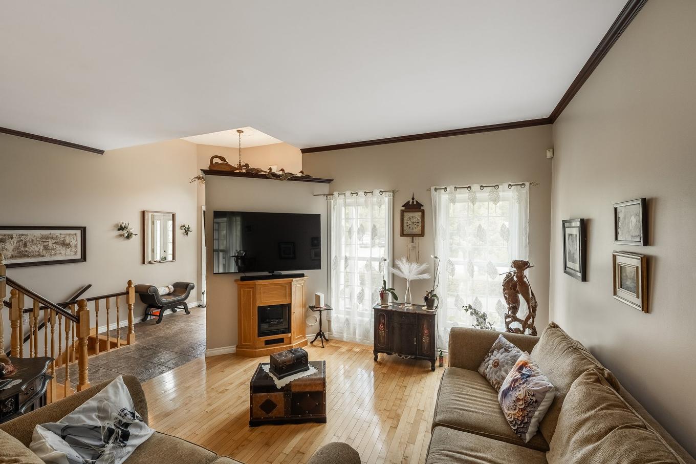 Salon - 943 Rue De La Roche, Granby, QC - Indoor Photo Showing Living Room