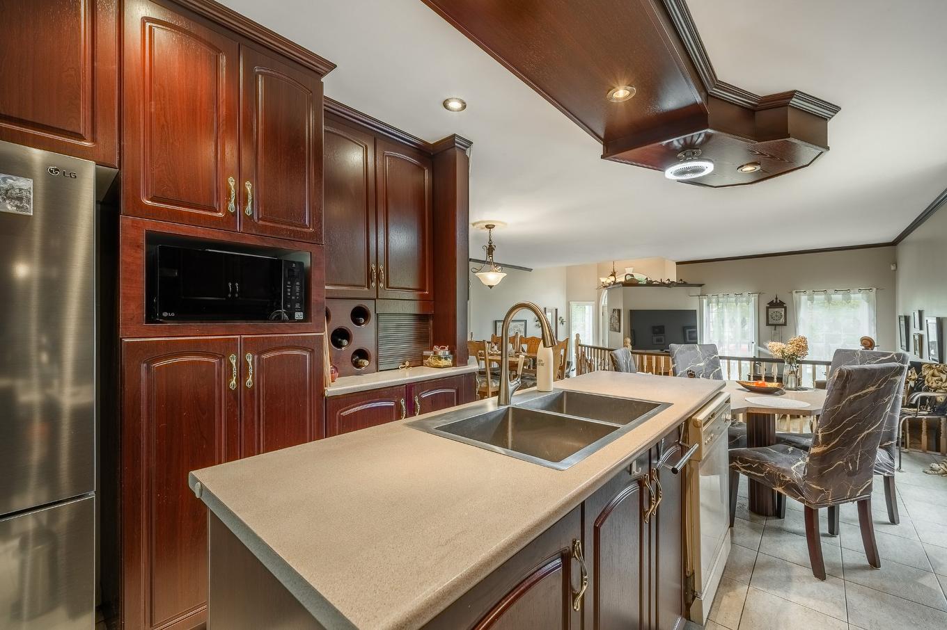 Cuisine - 943 Rue De La Roche, Granby, QC - Indoor Photo Showing Kitchen With Double Sink