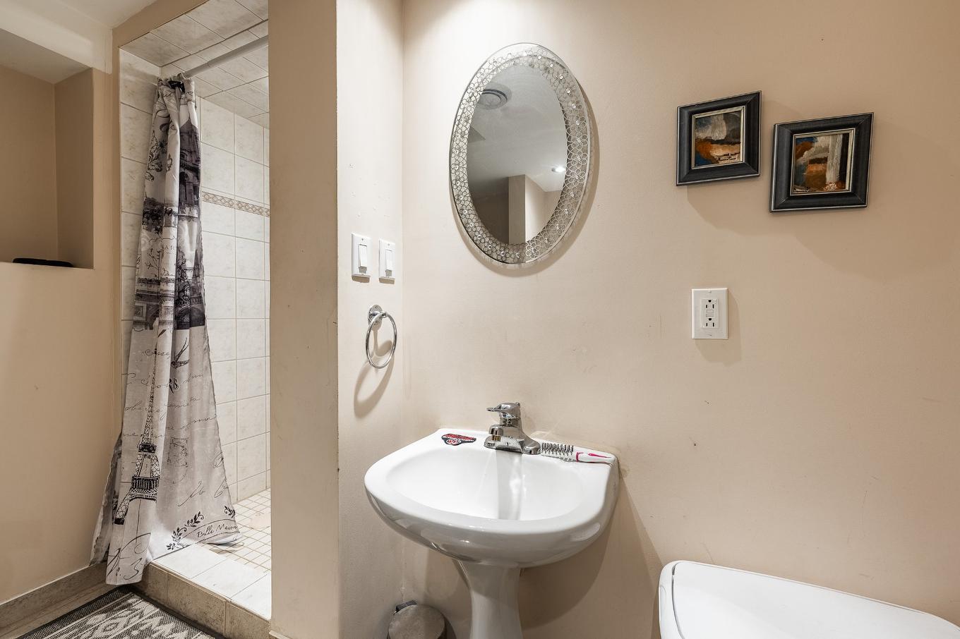 Salle de bains - 943 Rue De La Roche, Granby, QC - Indoor Photo Showing Bathroom