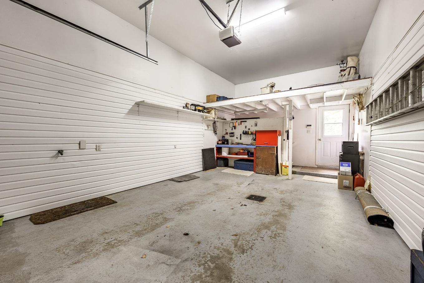 Garage - 943 Rue De La Roche, Granby, QC - Indoor Photo Showing Garage