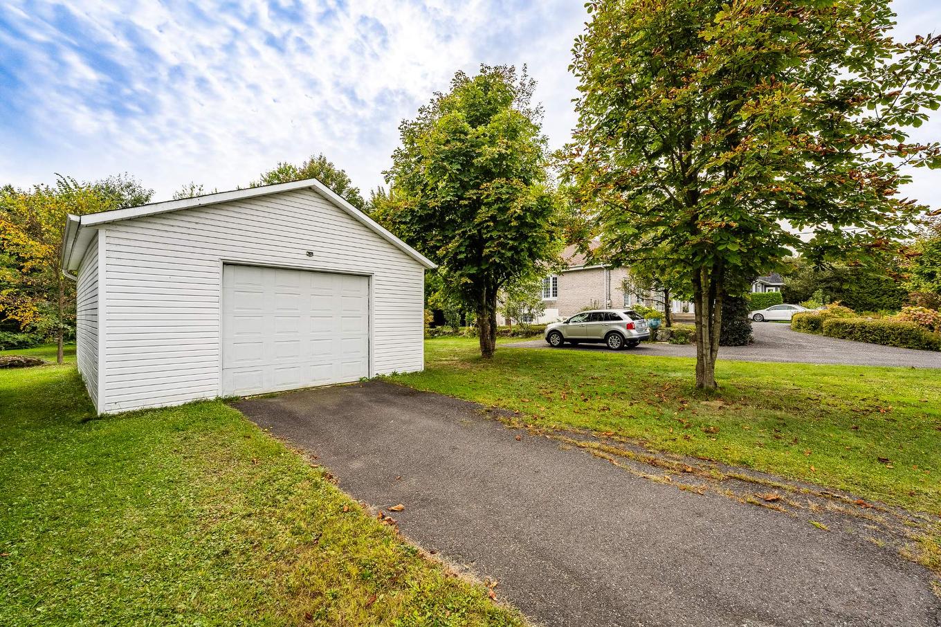 Garage - 943 Rue De La Roche, Granby, QC - Outdoor