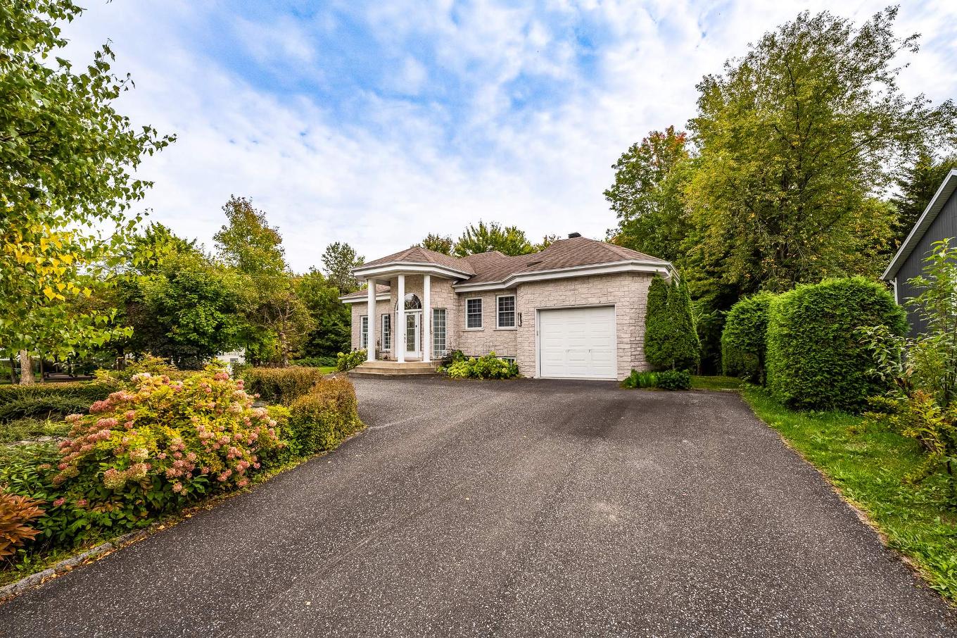 Façade - 943 Rue De La Roche, Granby, QC - Outdoor