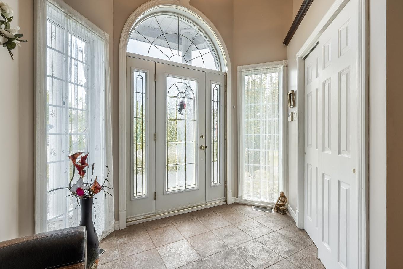 Hall d'entrée/Vestibule - 943 Rue De La Roche, Granby, QC - Indoor Photo Showing Other Room