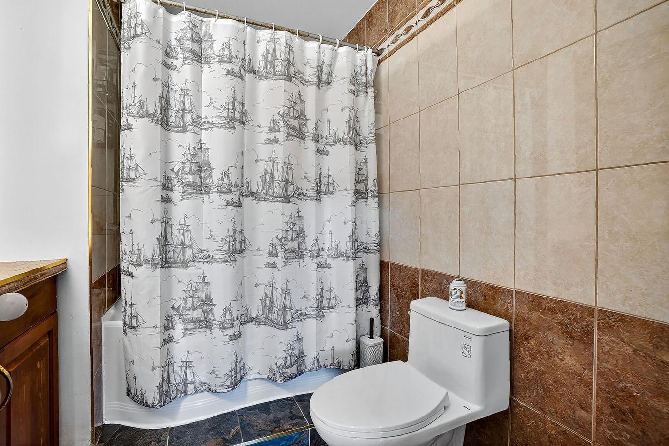 Bathroom - 3670 Rue Labrosse, Longueuil (Saint-Hubert), QC - Indoor Photo Showing Bathroom