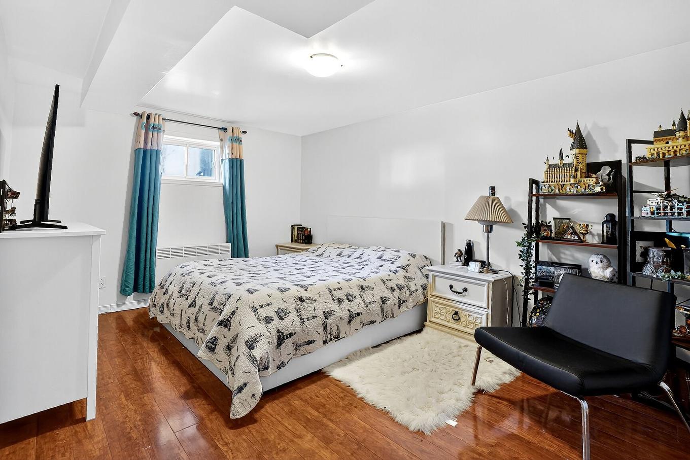 Bedroom - 3670 Rue Labrosse, Longueuil (Saint-Hubert), QC - Indoor Photo Showing Bedroom