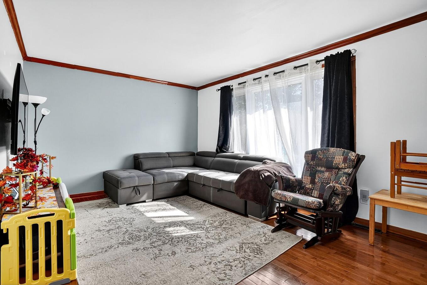 Living room - 3670 Rue Labrosse, Longueuil (Saint-Hubert), QC - Indoor Photo Showing Living Room