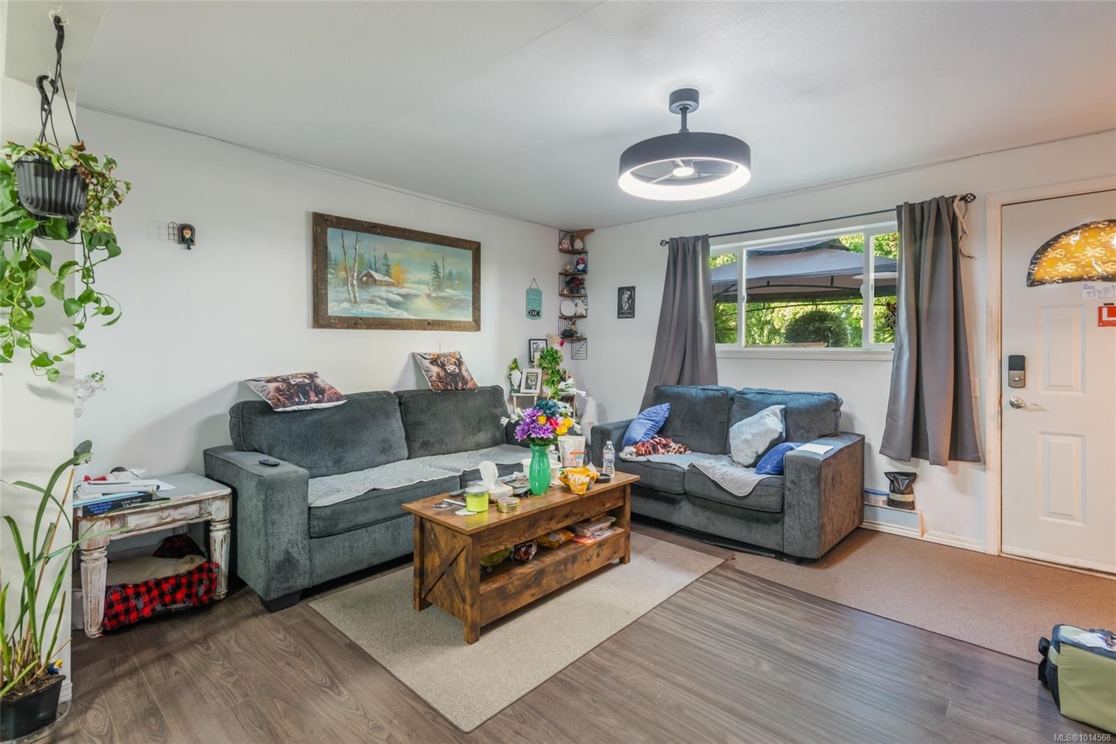 2595 2Nd Ave, Port Alberni, BC - Indoor Photo Showing Living Room