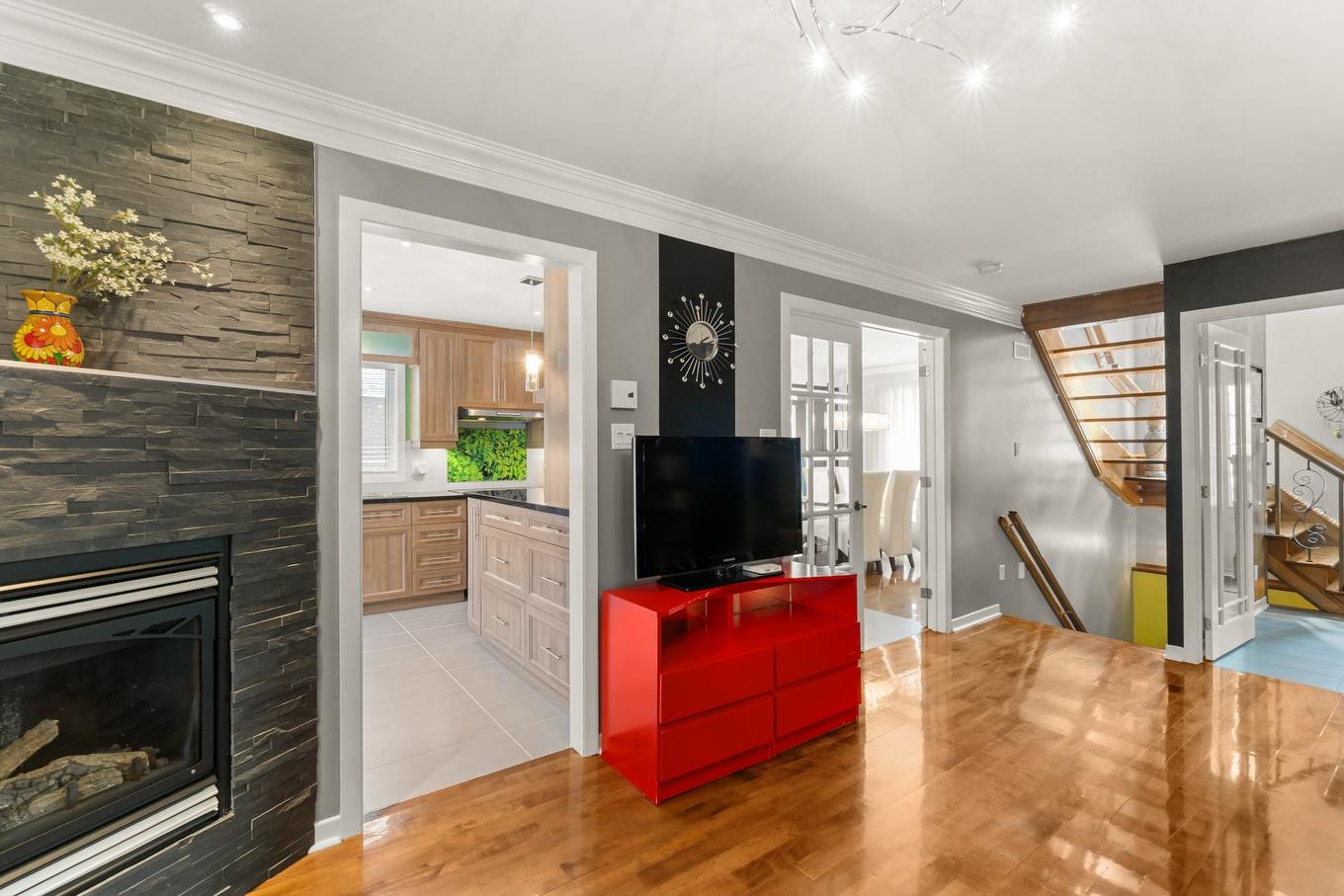 Salon - 7125 Rue Marie-Boucher, Trois-Rivières, QC - Indoor Photo Showing Living Room With Fireplace