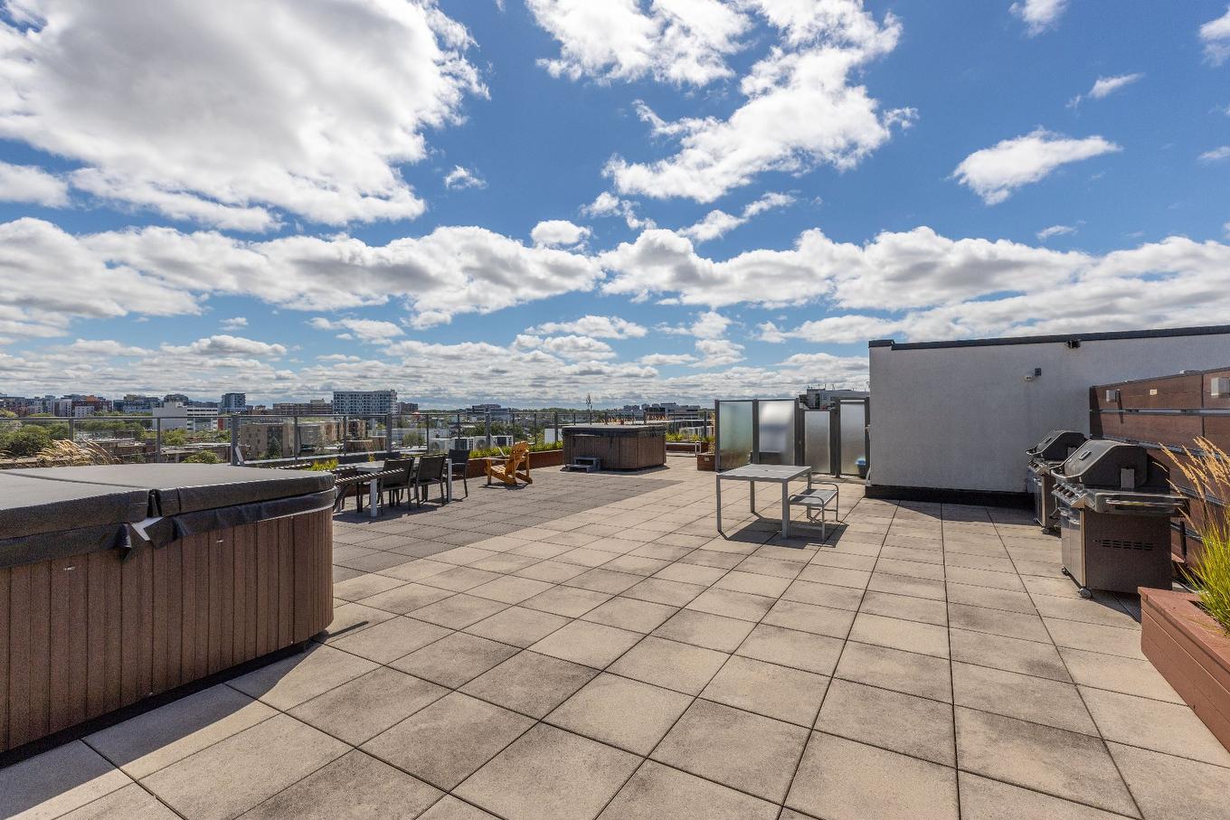 Hot tub - 602-2335 Ch. Manella, Mont-Royal, QC - Outdoor With View