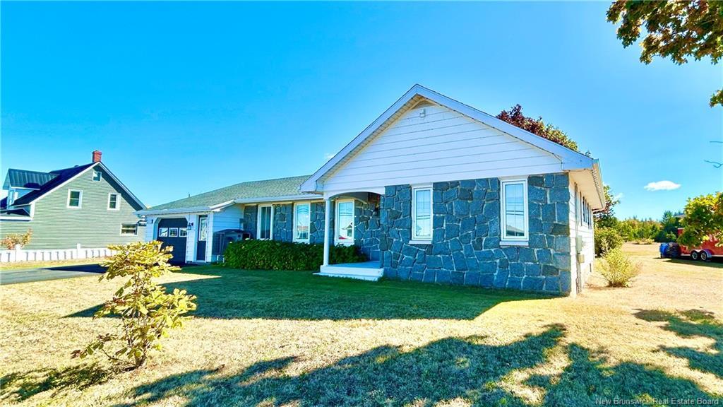 312 St-Pierre E Blvd, Caraquet, NB