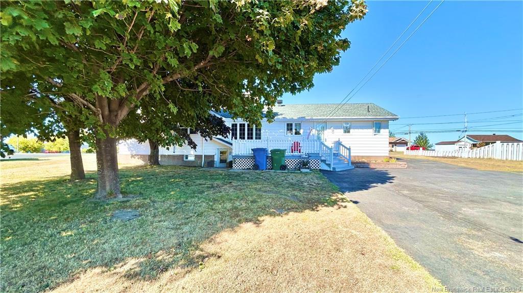 312 St-Pierre E Blvd, Caraquet, NB