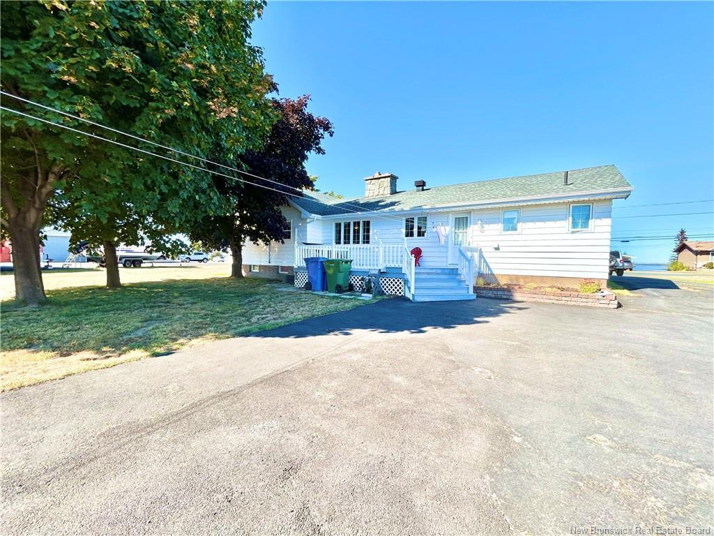 312 St-Pierre E Blvd, Caraquet, NB