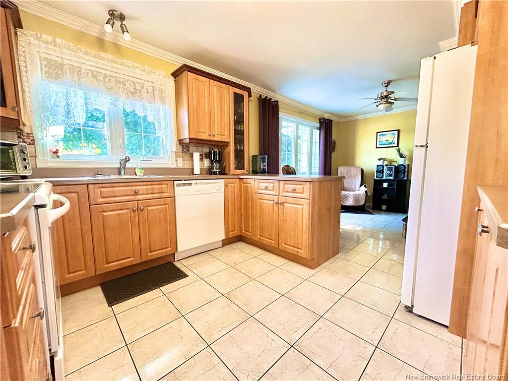 312 St-Pierre E Blvd, Caraquet, NB