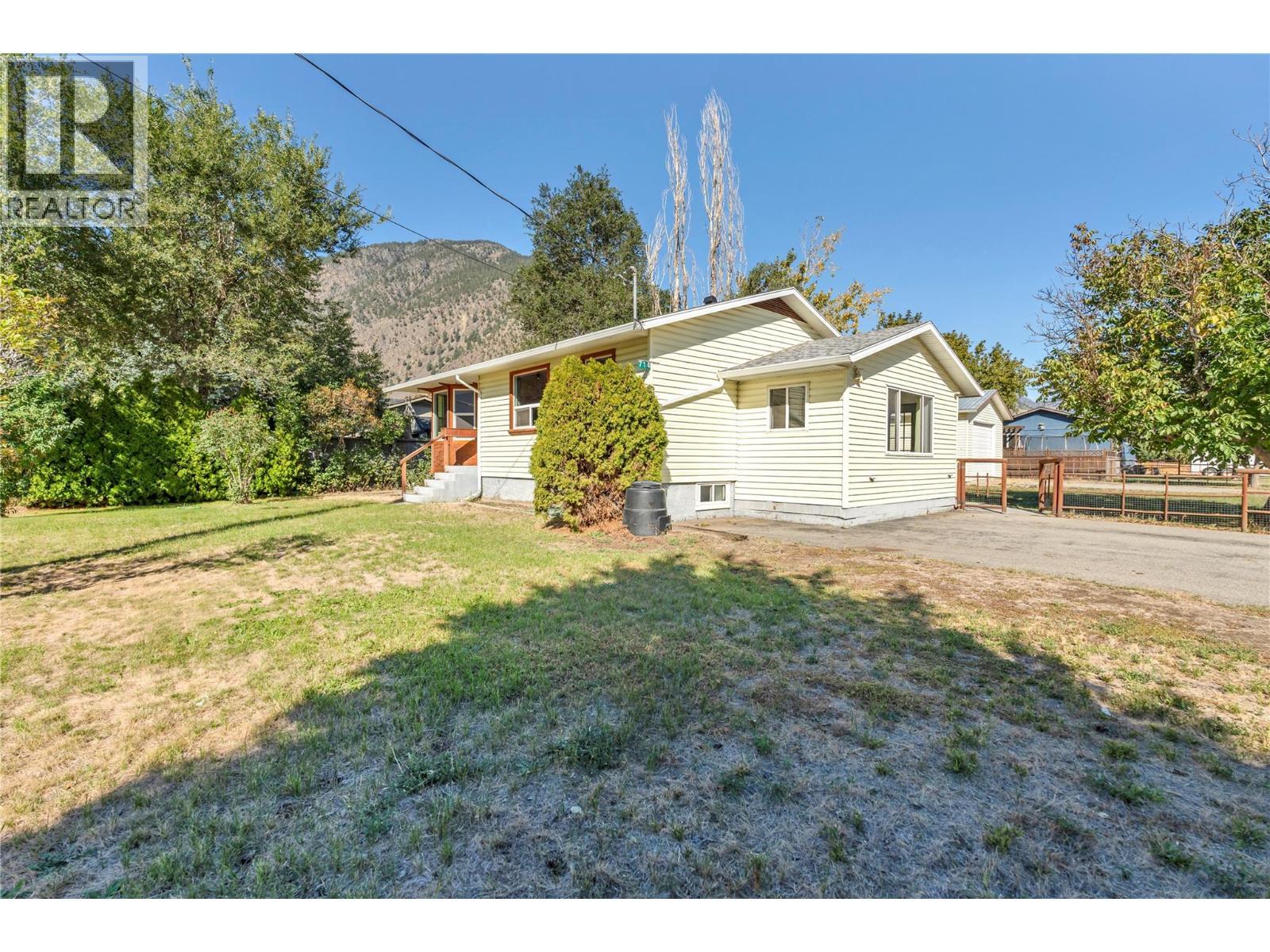 714 2Nd Avenue, Keremeos, BC - Outdoor