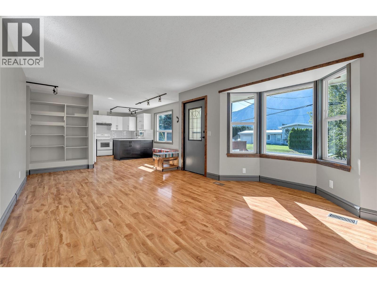 714 2Nd Avenue, Keremeos, BC - Indoor