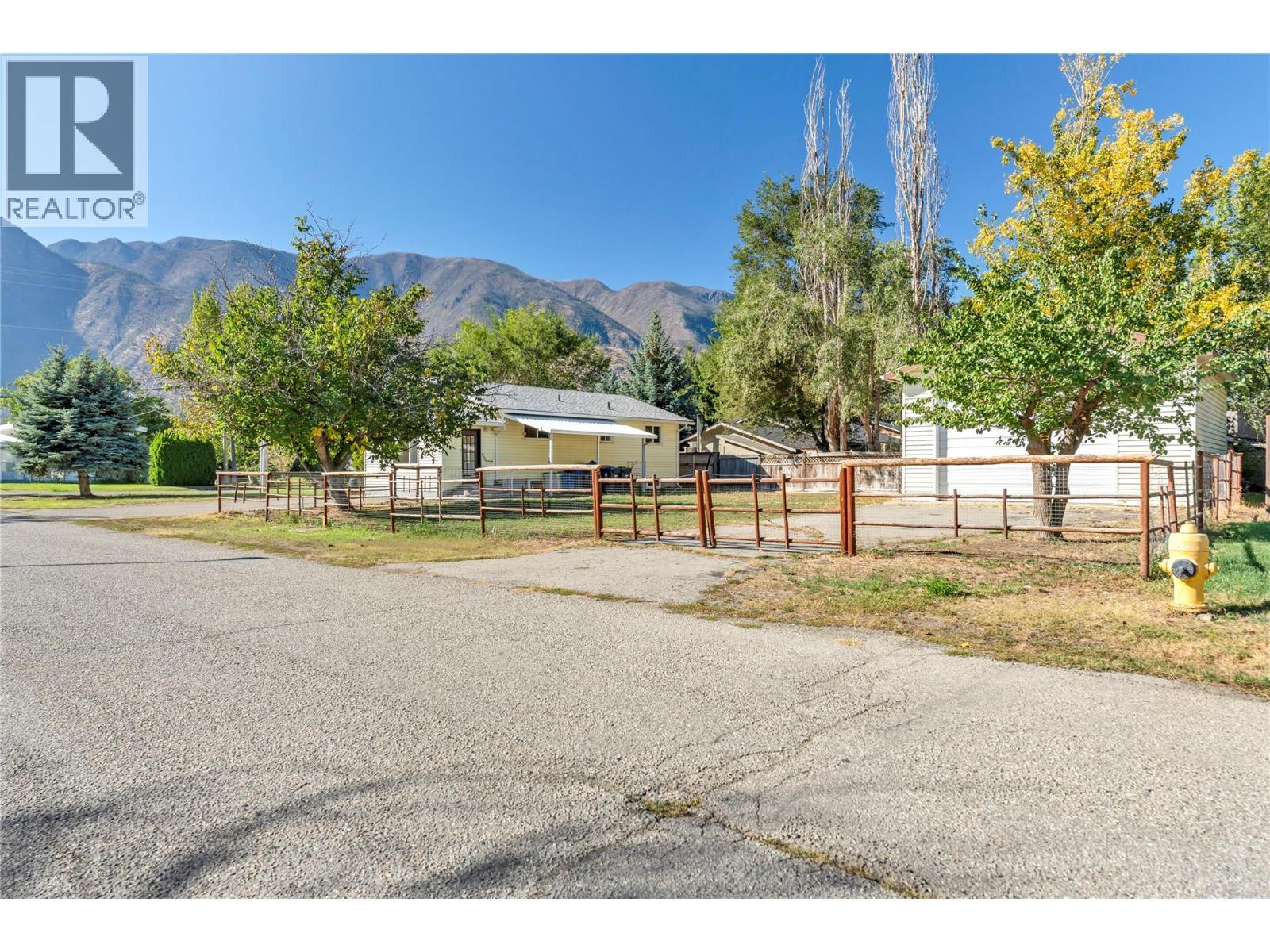 714 2Nd Avenue, Keremeos, BC - Outdoor