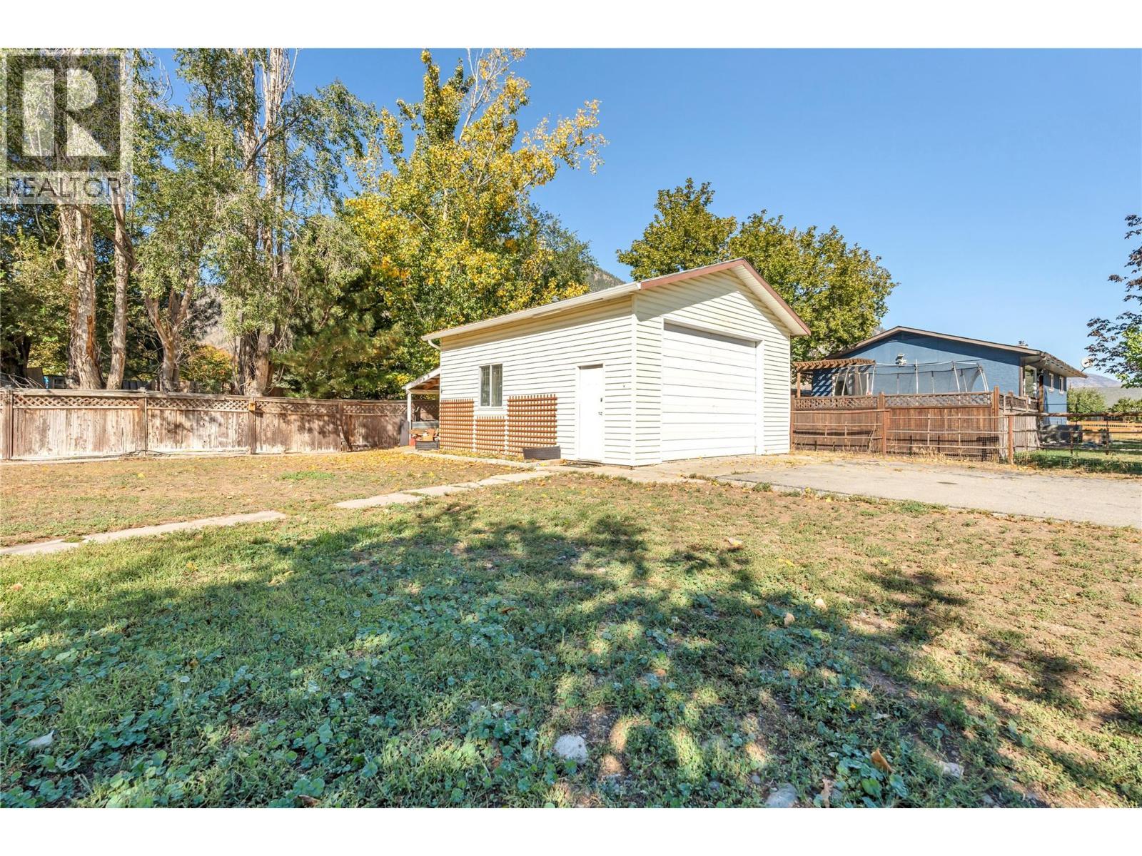 714 2Nd Avenue, Keremeos, BC - Outdoor