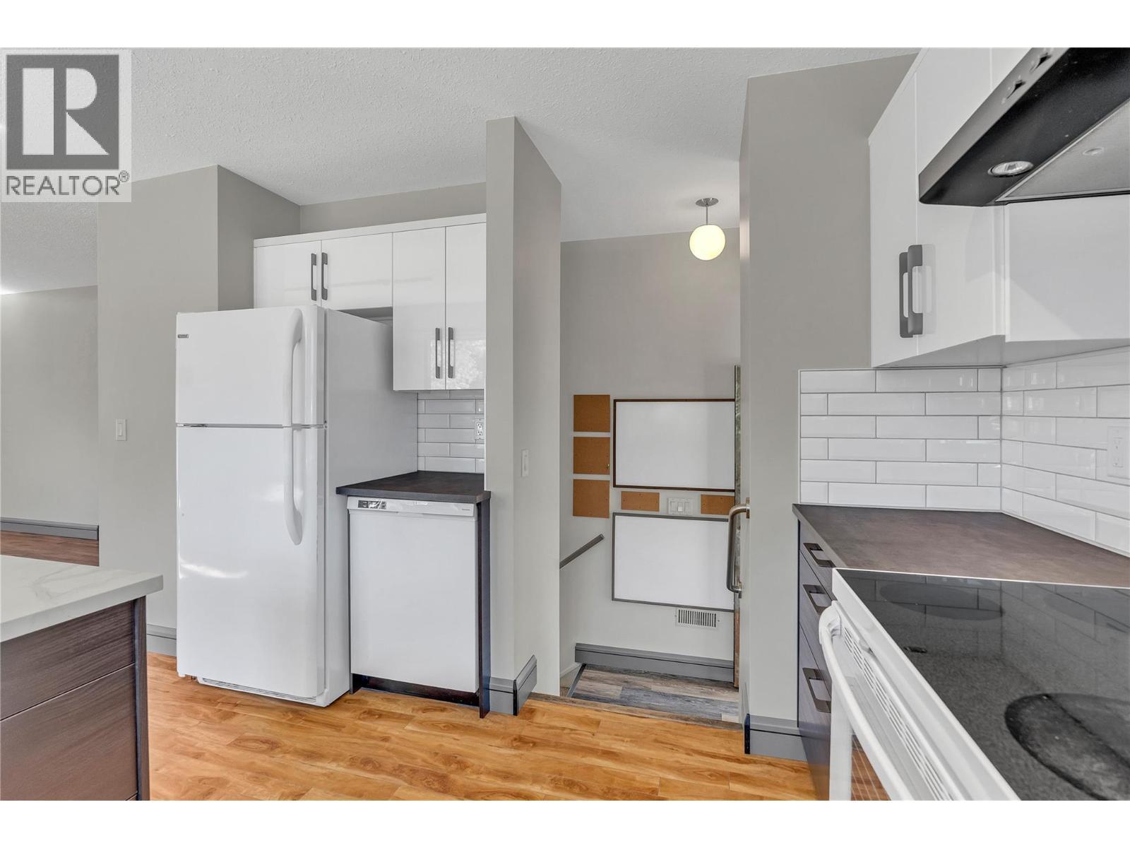 714 2Nd Avenue, Keremeos, BC - Indoor Photo Showing Kitchen