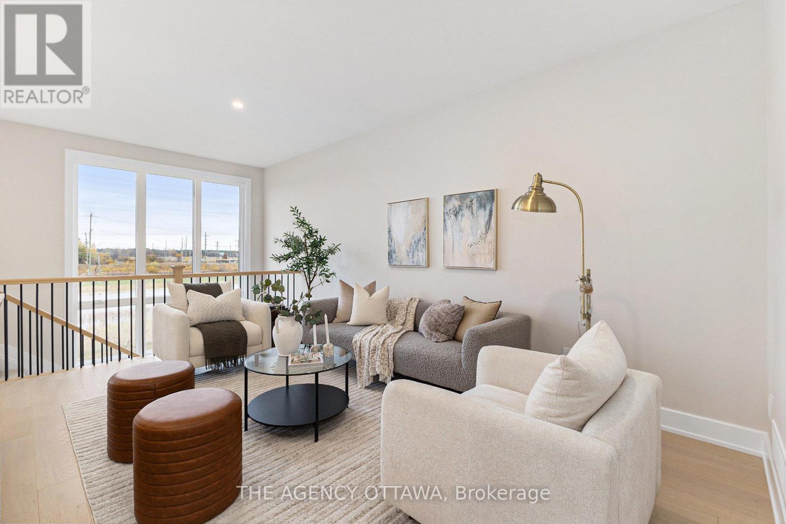 183 Craig Duncan Terrace, Ottawa, ON - Indoor Photo Showing Living Room