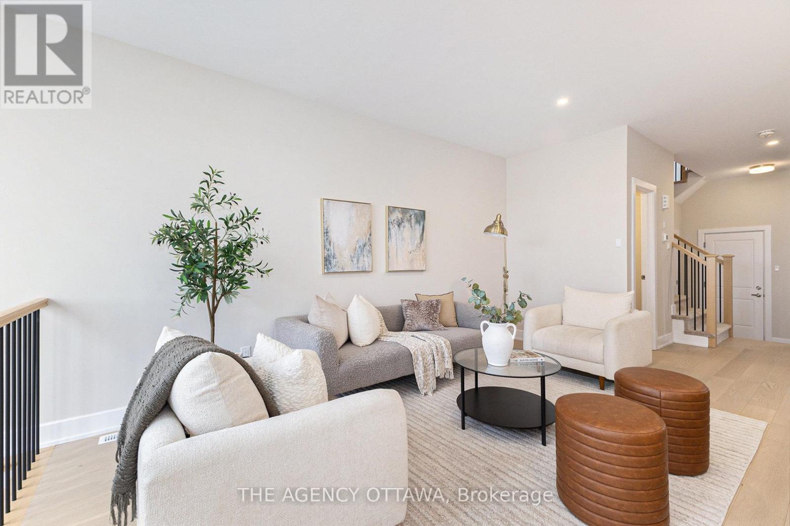 183 Craig Duncan Terrace, Ottawa, ON - Indoor Photo Showing Living Room