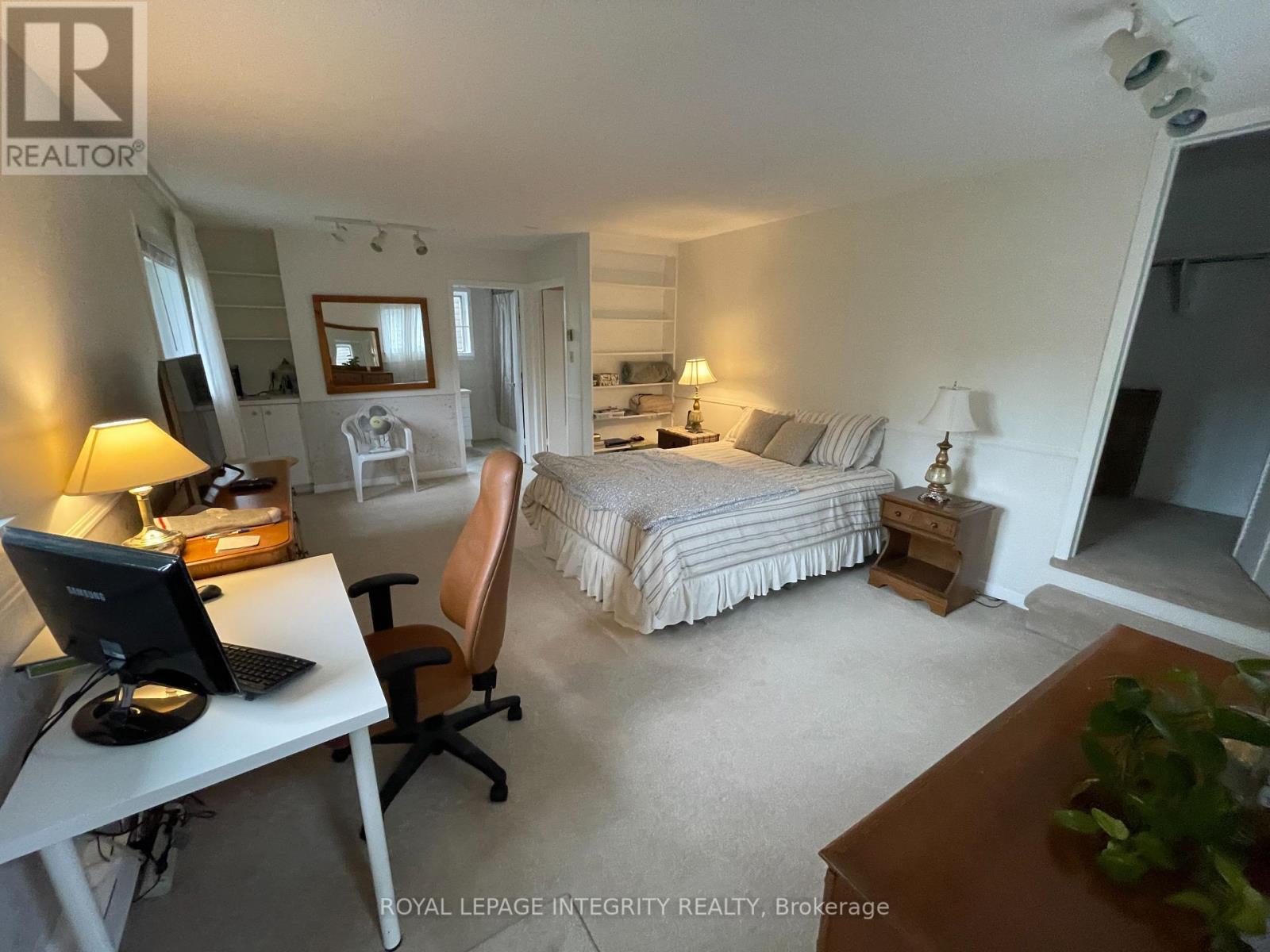 465 Guy Street, Ottawa, ON - Indoor Photo Showing Bedroom
