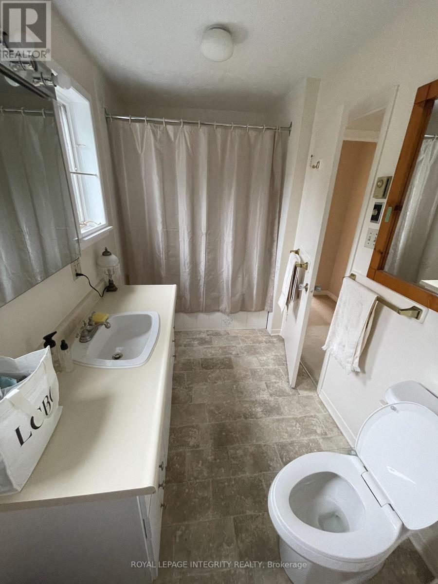 465 Guy Street, Ottawa, ON - Indoor Photo Showing Bathroom