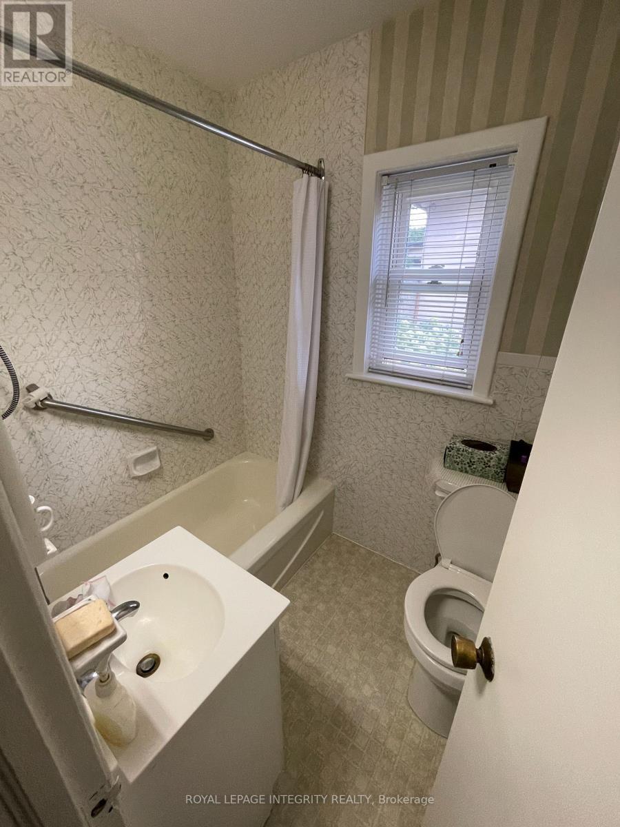 465 Guy Street, Ottawa, ON - Indoor Photo Showing Bathroom