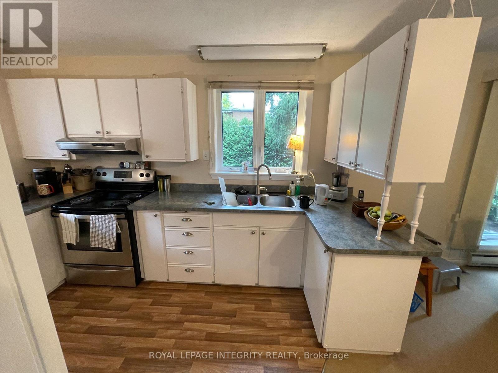 465 Guy Street, Ottawa, ON - Indoor Photo Showing Kitchen With Double Sink