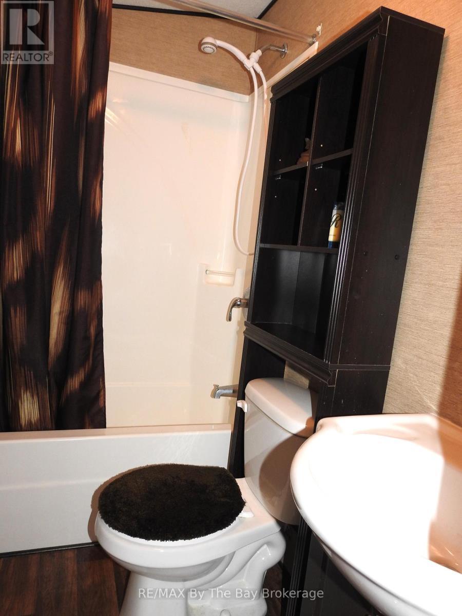 5 Nipagon Circle, Wasaga Beach, ON - Indoor Photo Showing Other Room