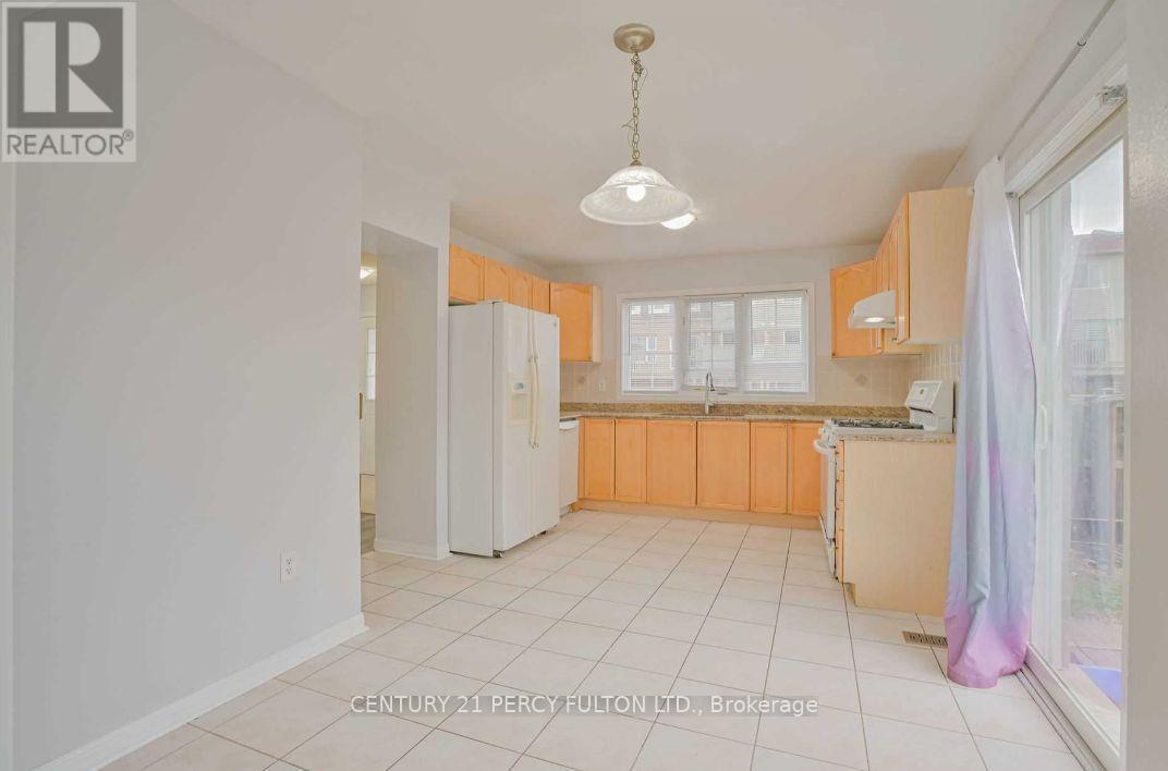 48 Cheetah Crescent, Toronto, ON - Indoor Photo Showing Kitchen