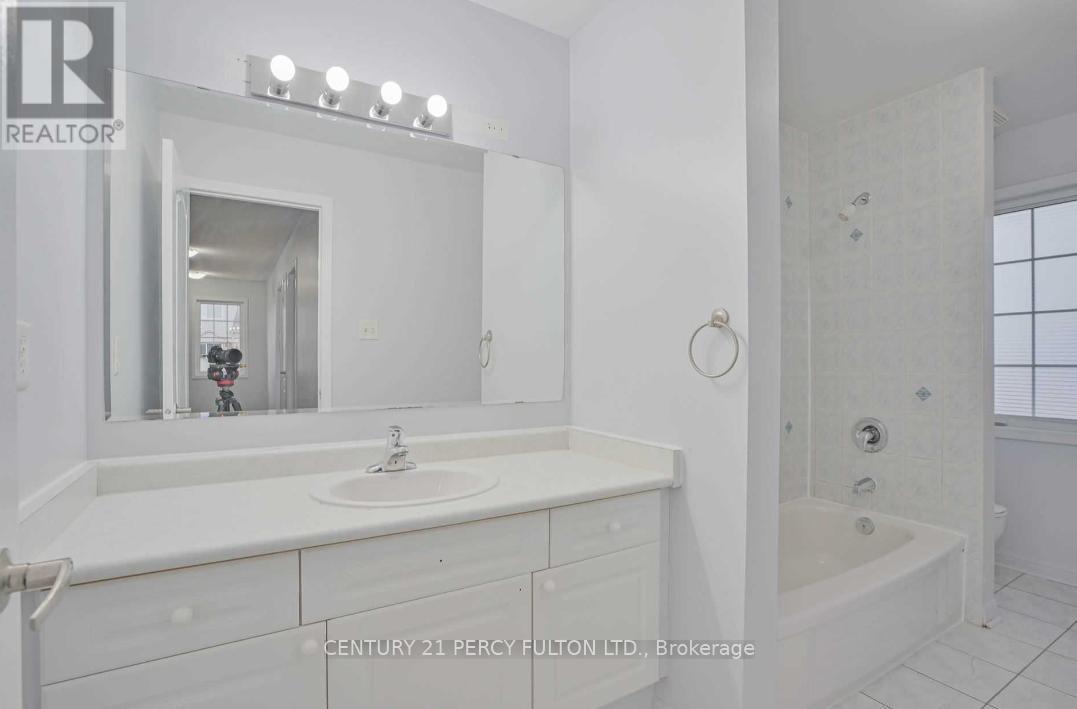 48 Cheetah Crescent, Toronto, ON - Indoor Photo Showing Bathroom