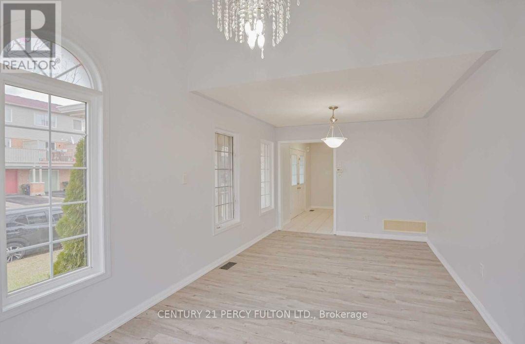 48 Cheetah Crescent, Toronto, ON - Indoor Photo Showing Other Room