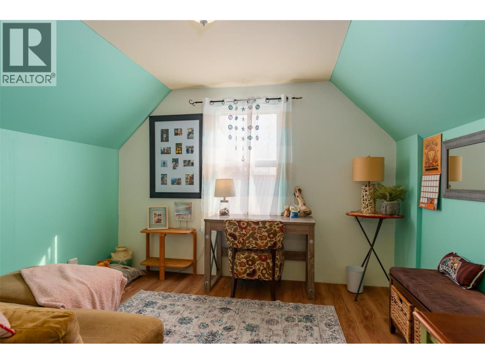 936 Thackeray Street, Warfield, BC - Indoor