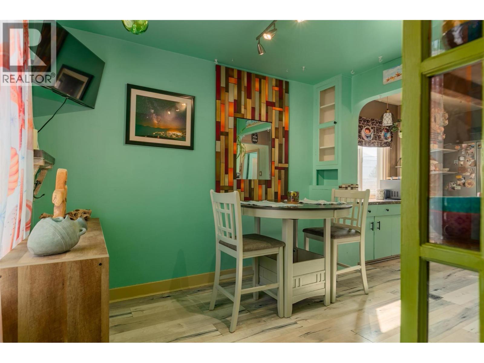 936 Thackeray Street, Warfield, BC - Indoor