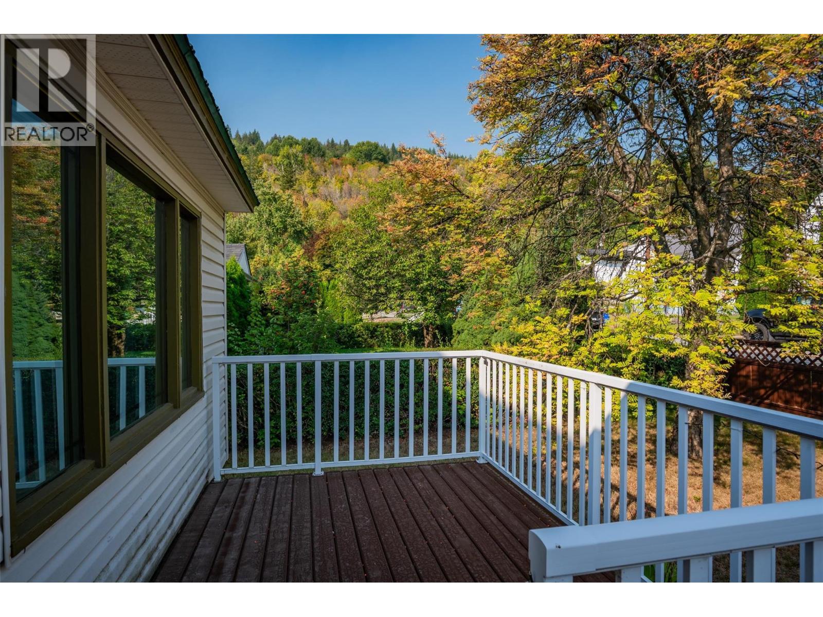 936 Thackeray Street, Warfield, BC - Outdoor With Deck Patio Veranda With Exterior