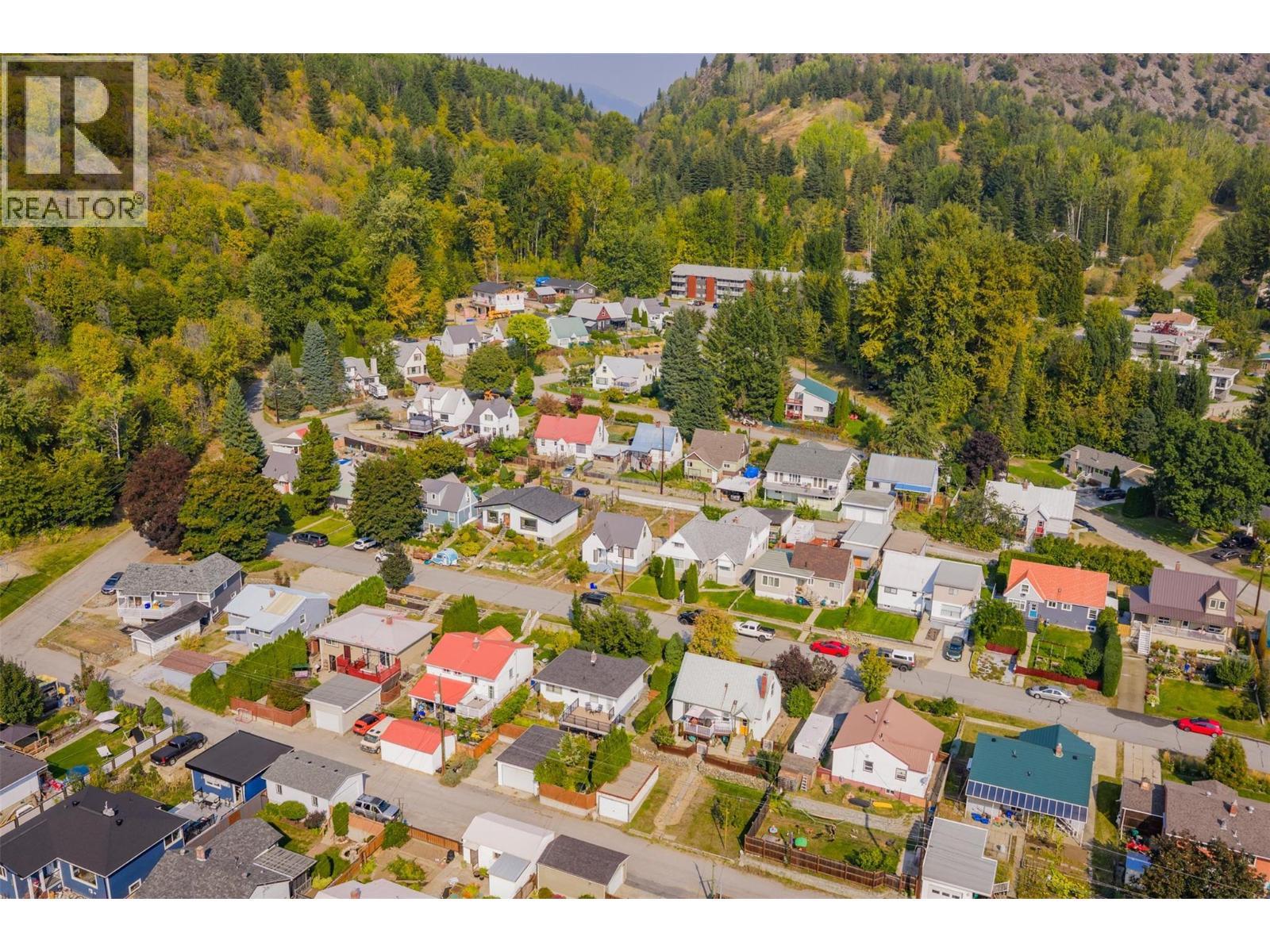 936 Thackeray Street, Warfield, BC - Outdoor With View