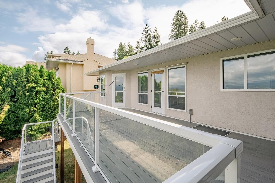 1180 Ray Road, Kelowna, BC - Outdoor With Exterior