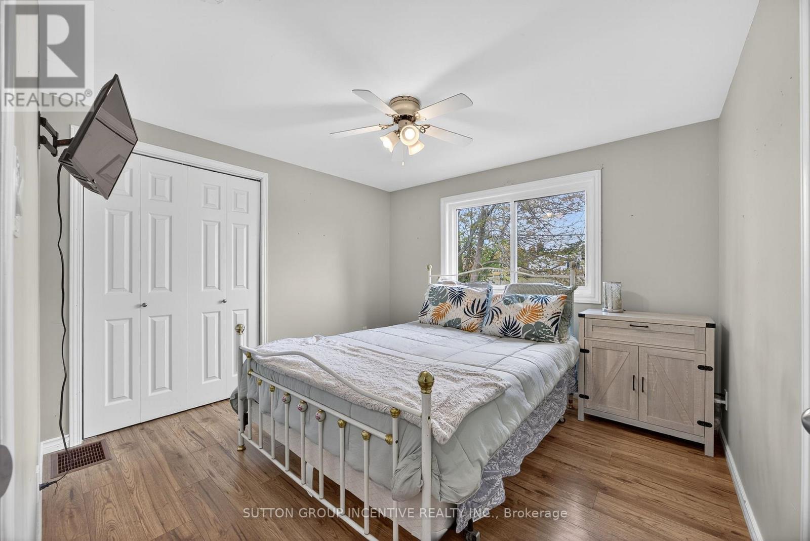 4652 Plum Point Road, Ramara, ON - Indoor Photo Showing Bedroom