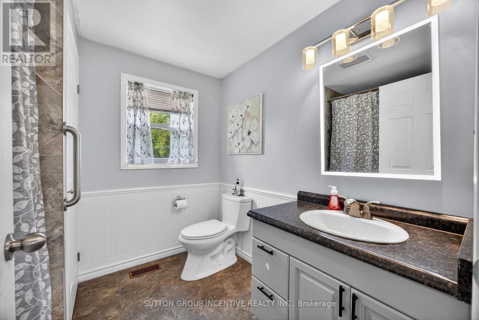 4652 Plum Point Road, Ramara, ON - Indoor Photo Showing Bathroom