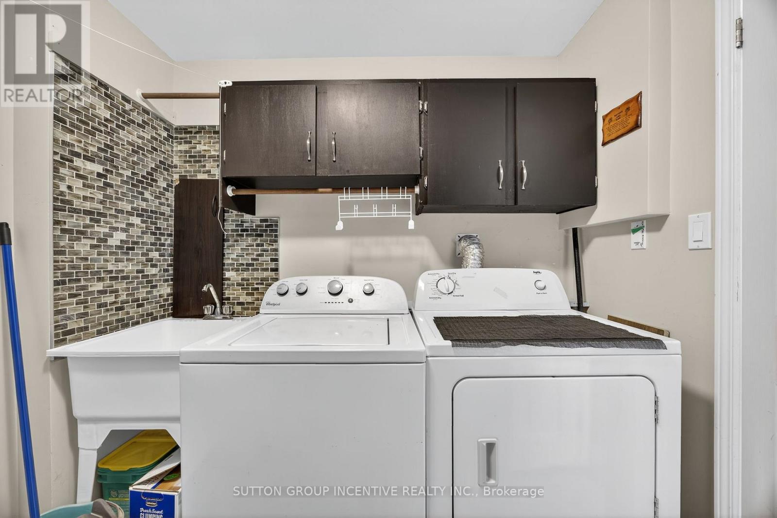 4652 Plum Point Road, Ramara, ON - Indoor Photo Showing Laundry Room