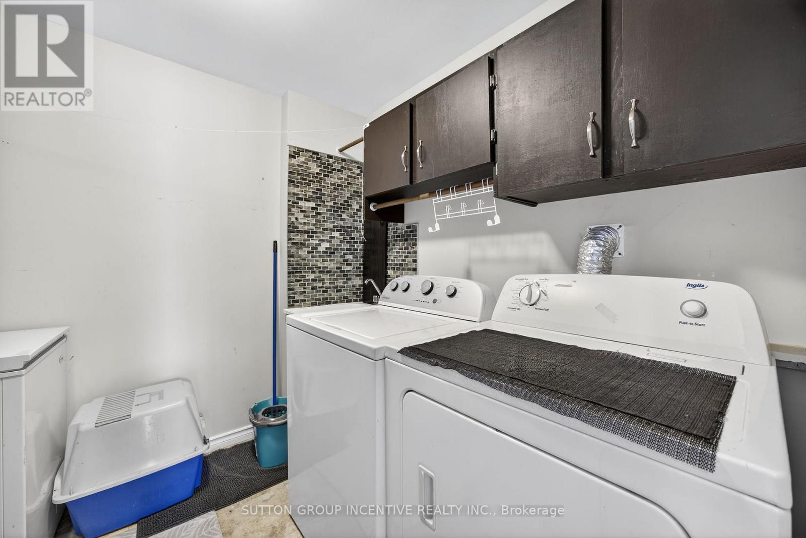 4652 Plum Point Road, Ramara, ON - Indoor Photo Showing Laundry Room