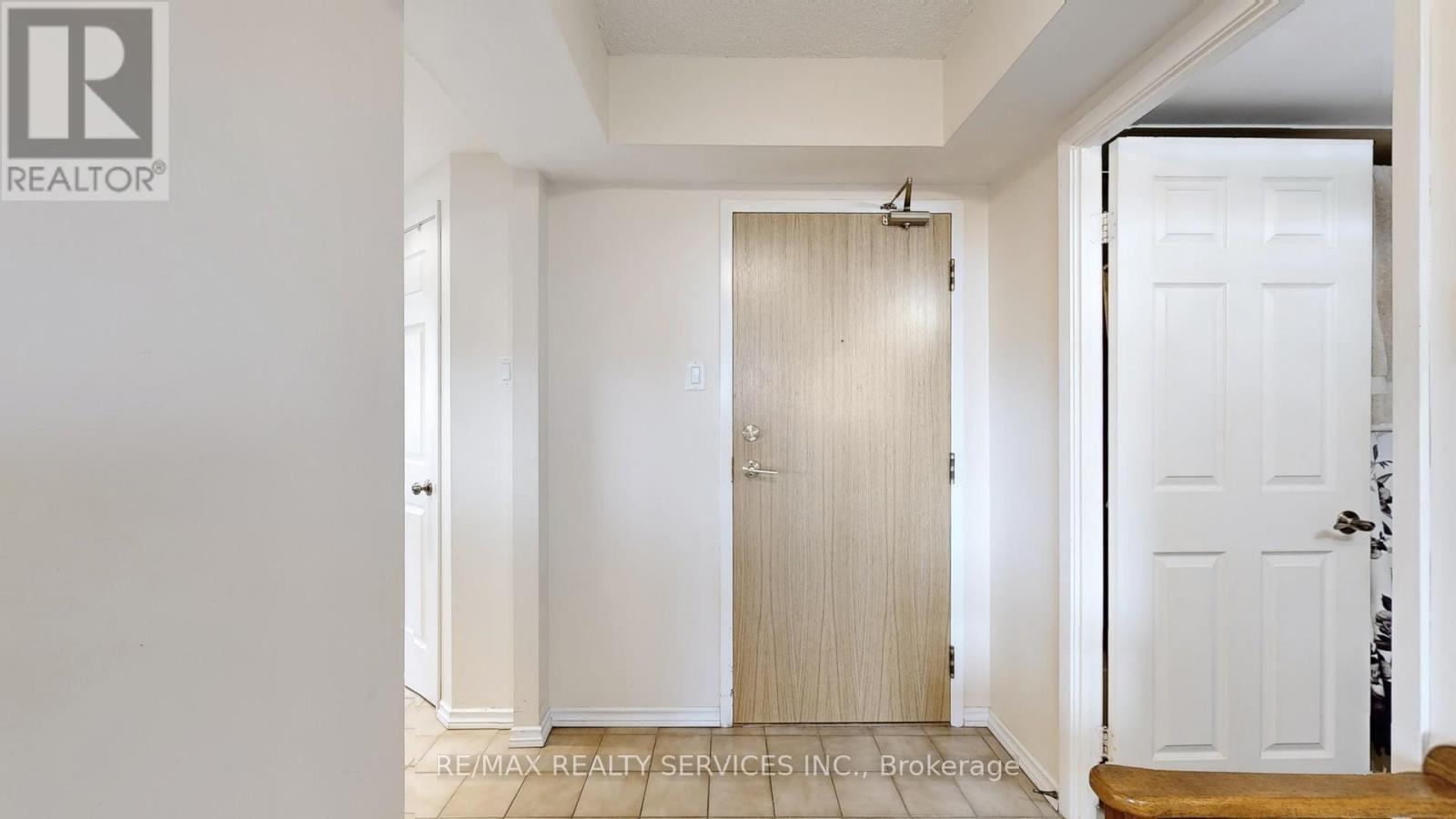 909 - 330 Mill Street S, Brampton, ON - Indoor Photo Showing Other Room